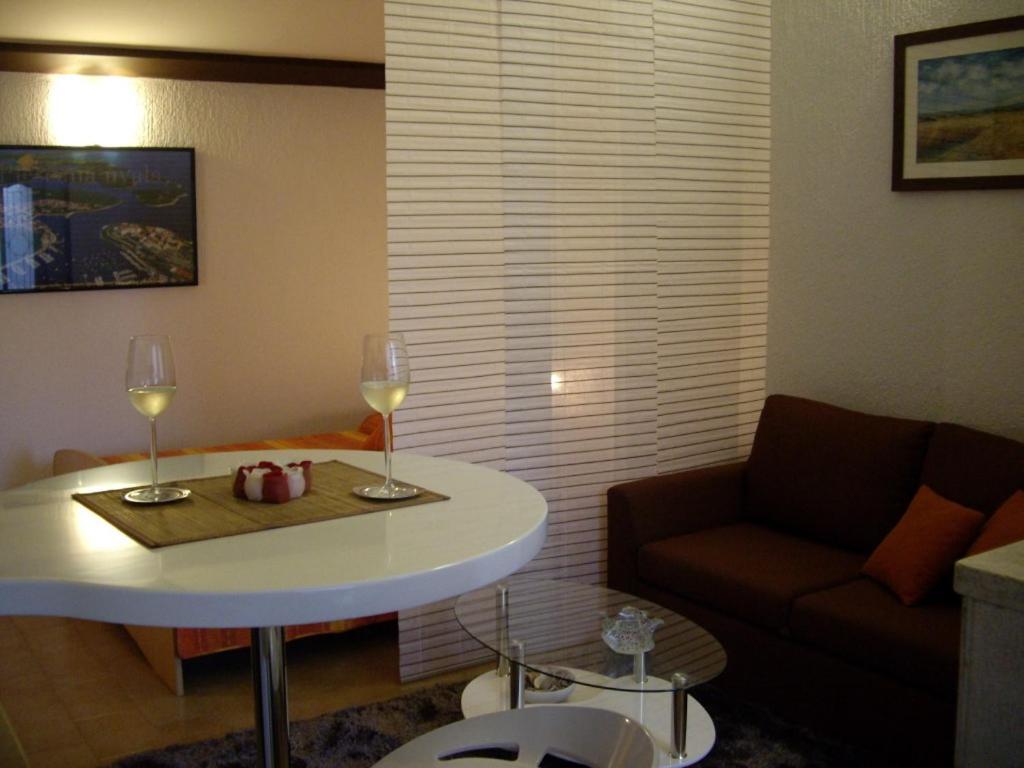 Adria Apartments Пула Экстерьер фото